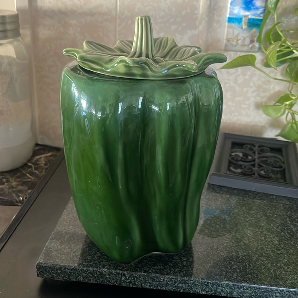 Vintage McCoy Green Pepper cookie jar!  157